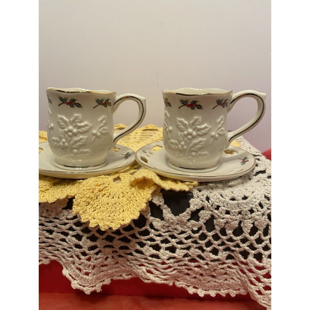 PartyLite P7257 2 Sets Holly Leaf Cup and Saucer Holiday Decor Or Votive Holders